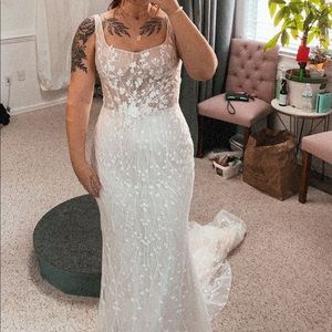 Wedding dress, size 10 (street size 6/8), Ivory